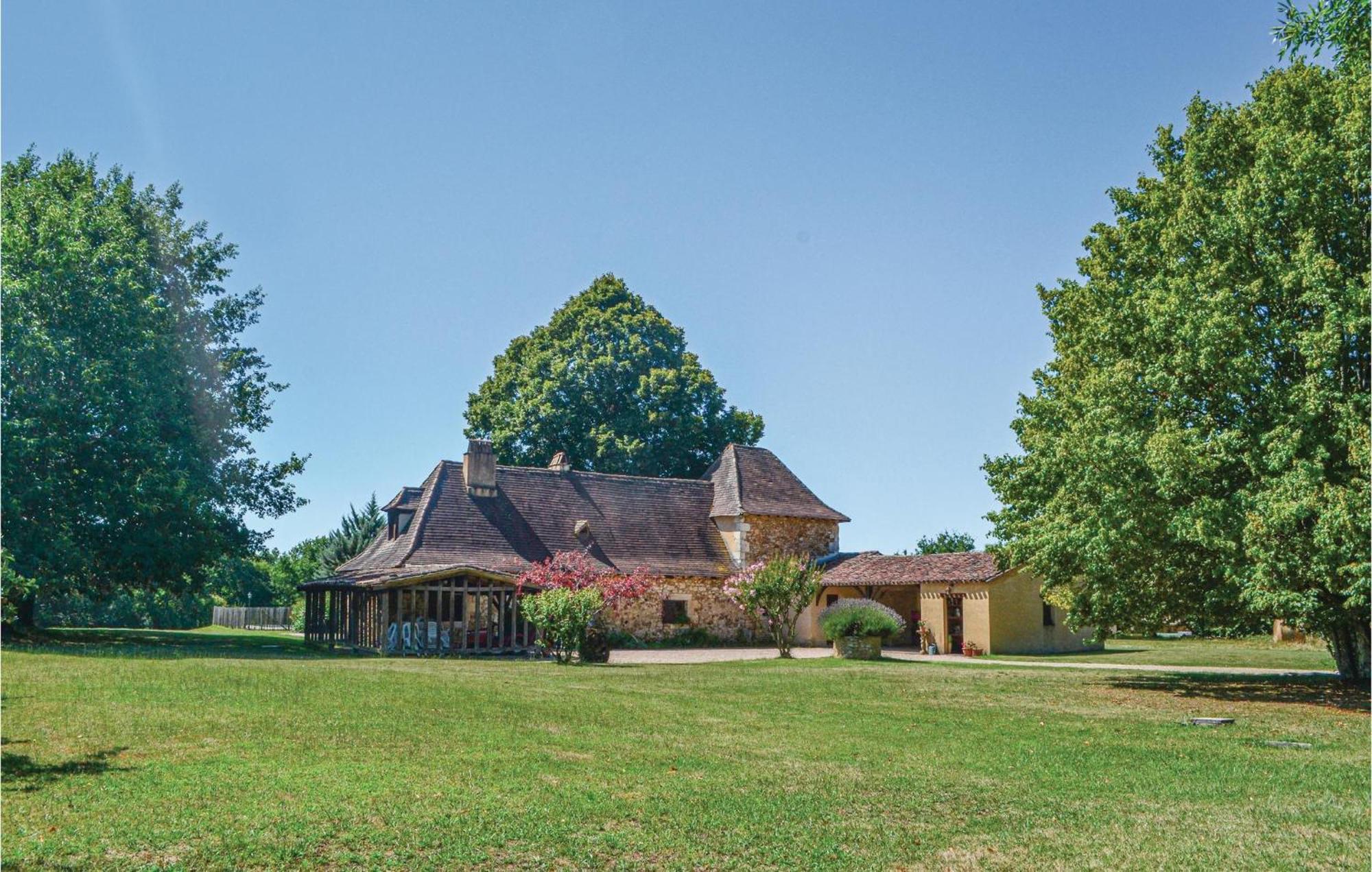 Awesome Home In Campsegret Buitenkant foto